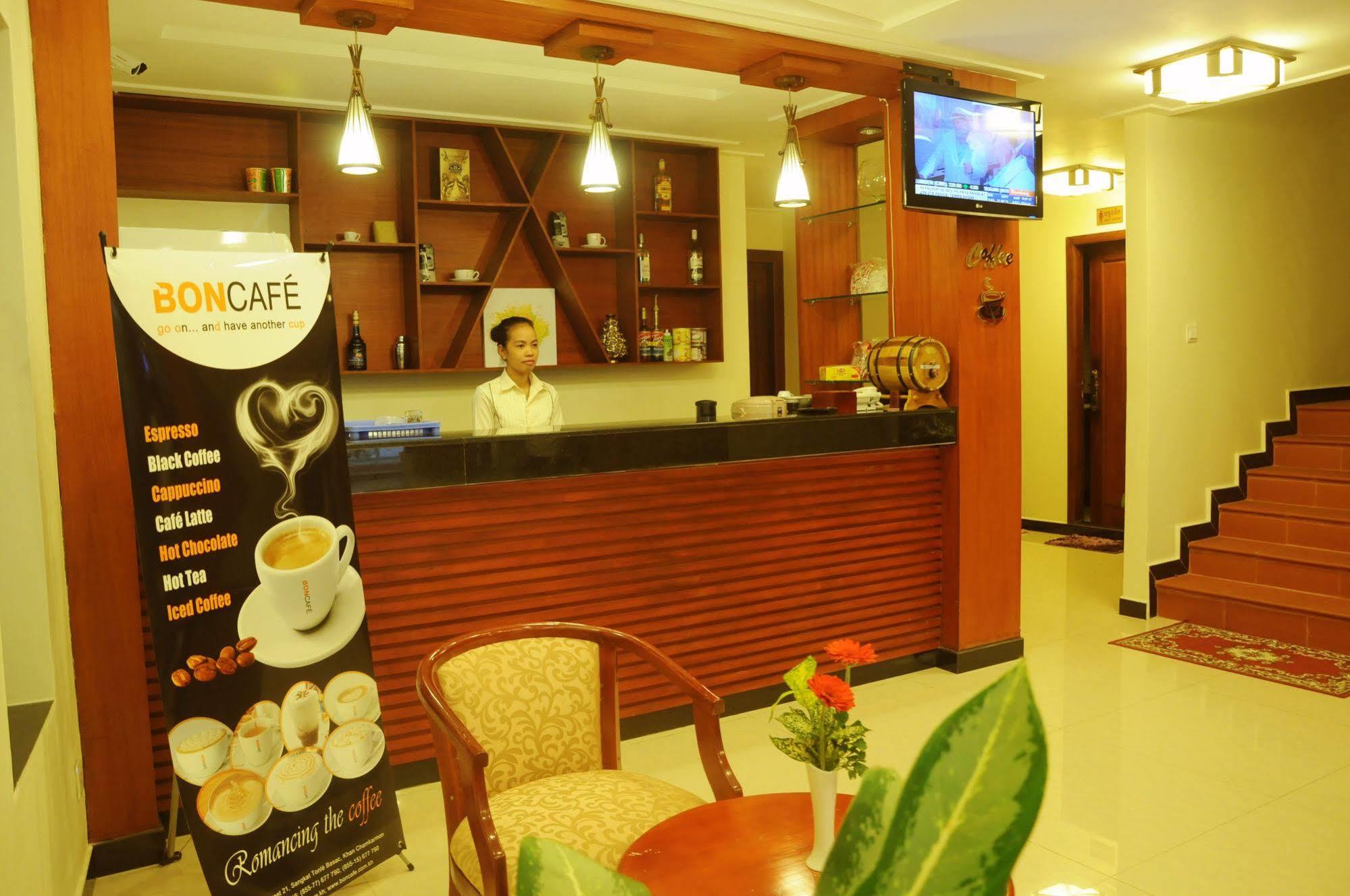 V N E Hotel Пном Пен Екстериор снимка