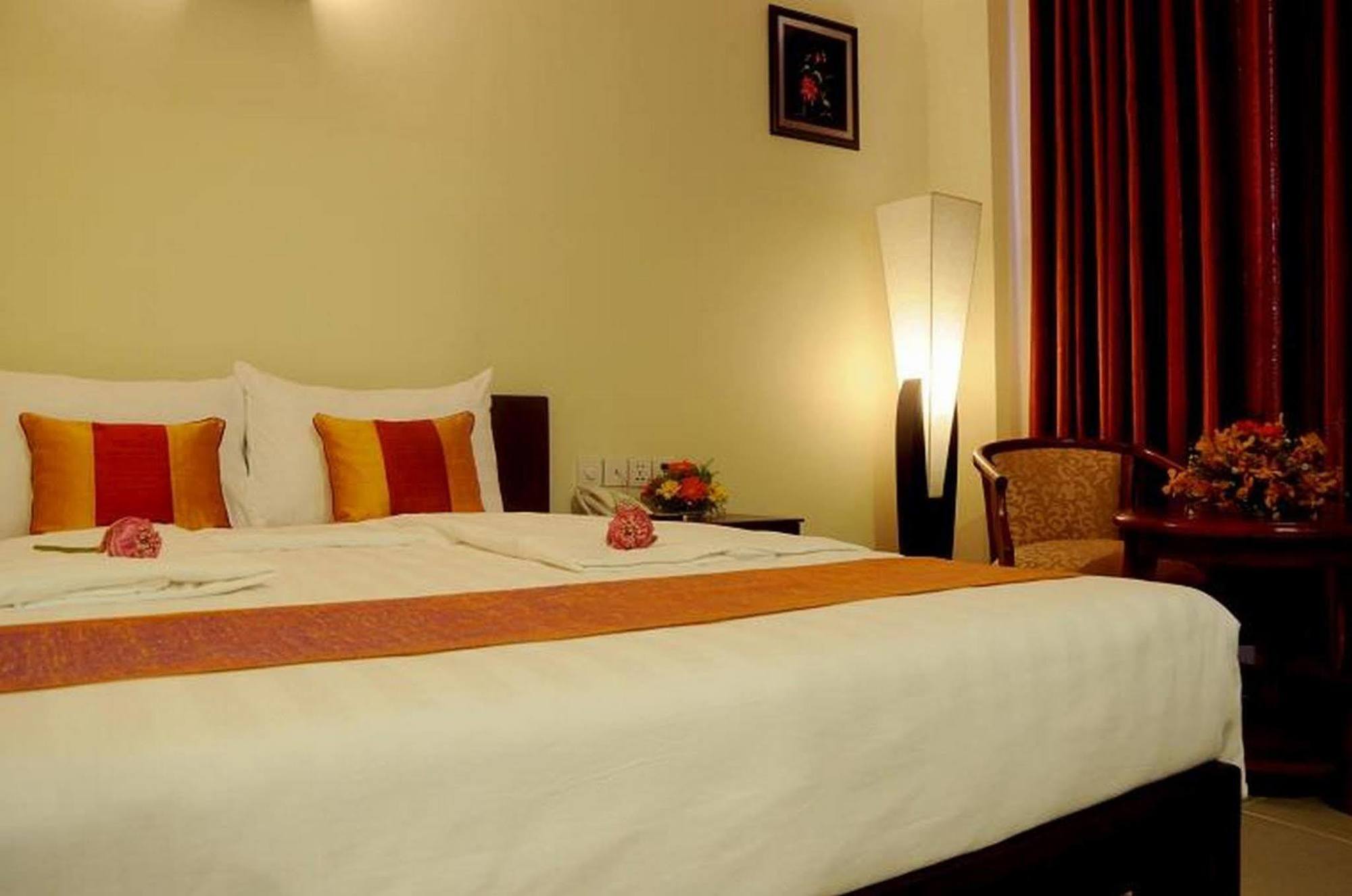 V N E Hotel Пном Пен Екстериор снимка