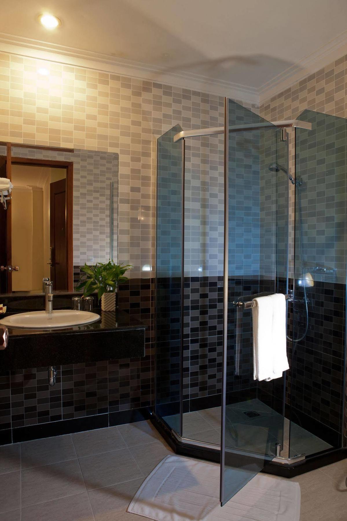 V N E Hotel Пном Пен Екстериор снимка