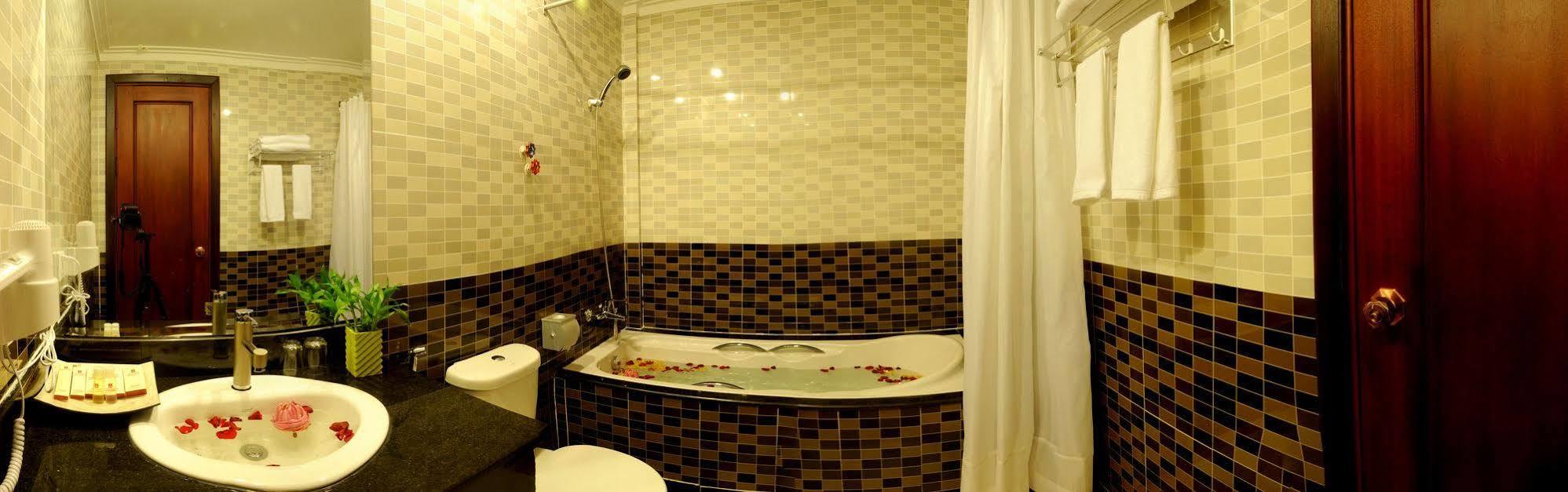 V N E Hotel Пном Пен Екстериор снимка