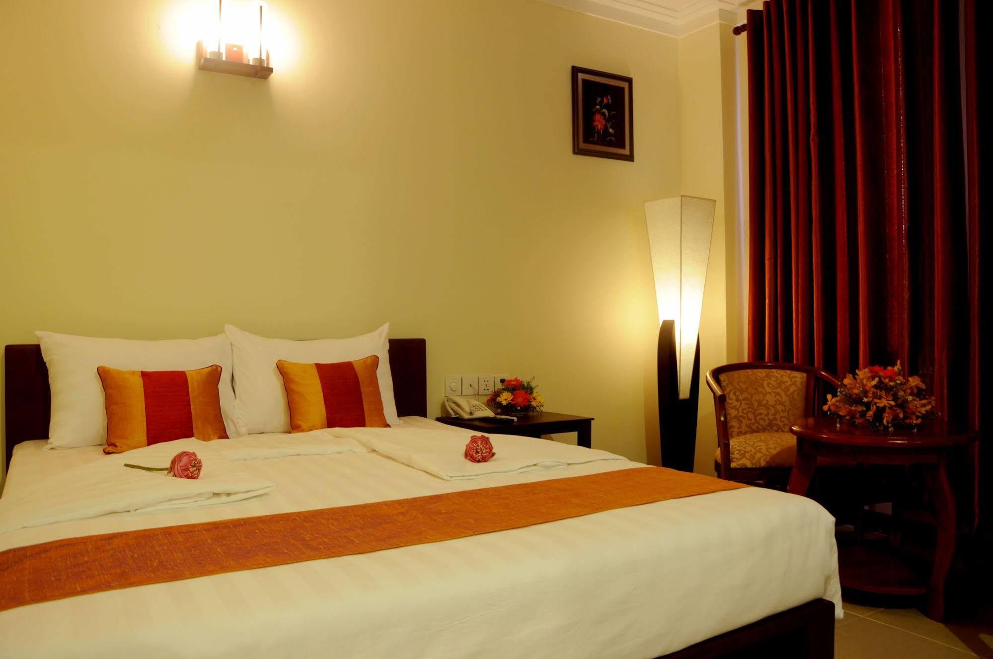 V N E Hotel Пном Пен Екстериор снимка