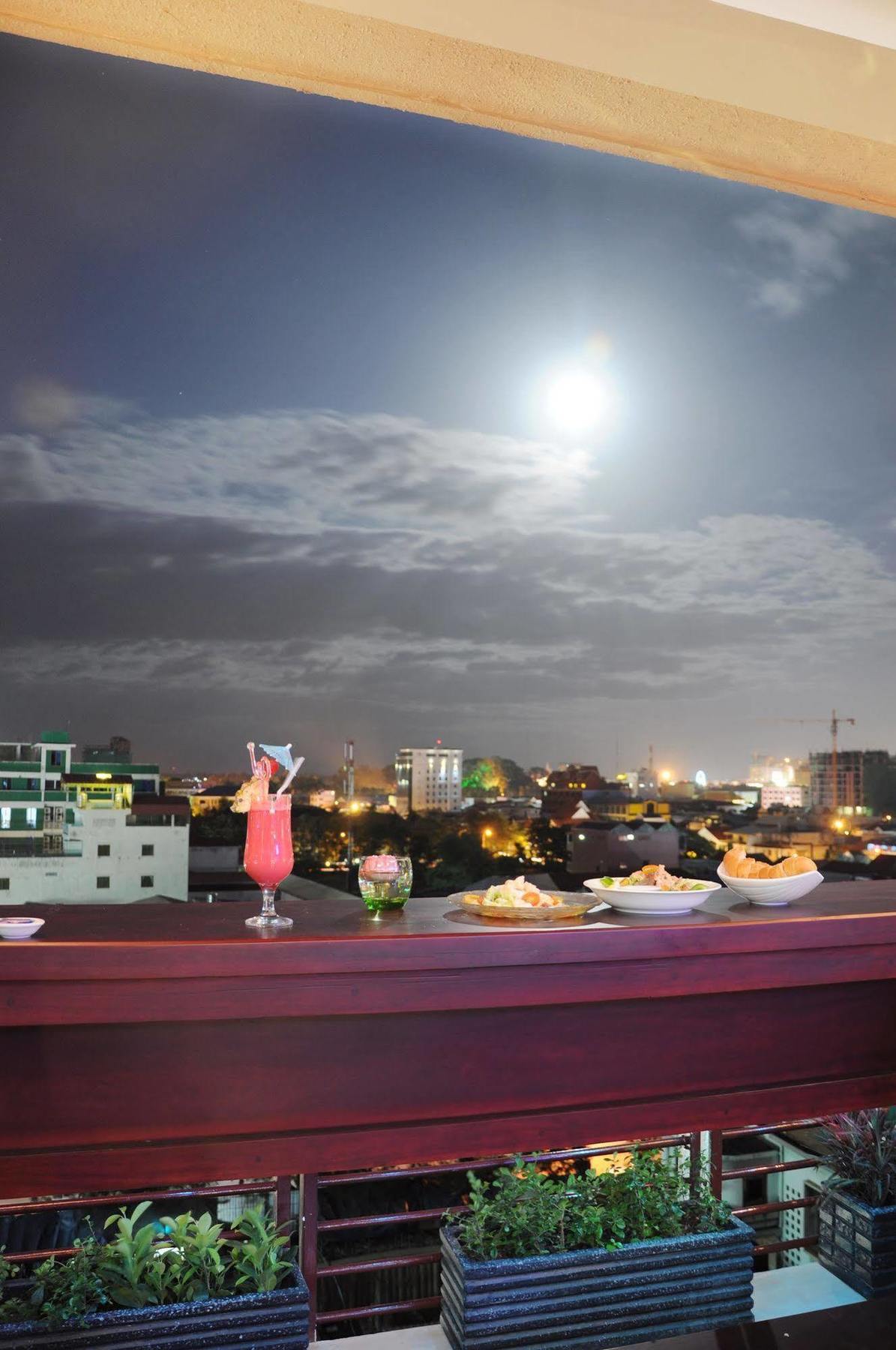 V N E Hotel Пном Пен Екстериор снимка
