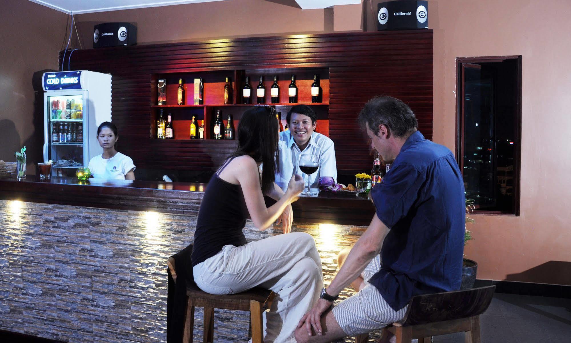 V N E Hotel Пном Пен Екстериор снимка