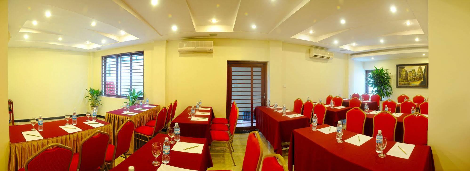 V N E Hotel Пном Пен Екстериор снимка