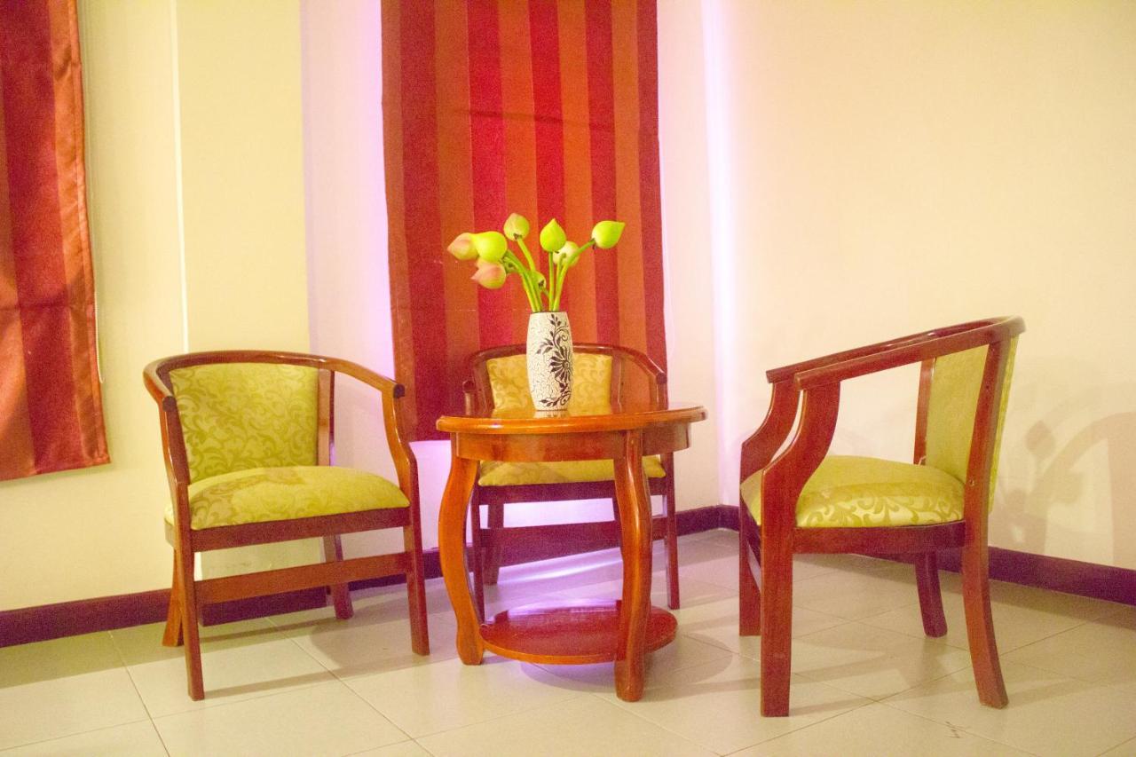 V N E Hotel Пном Пен Екстериор снимка